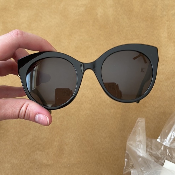 GUCCI Sunglasses - Picture 6 of 14